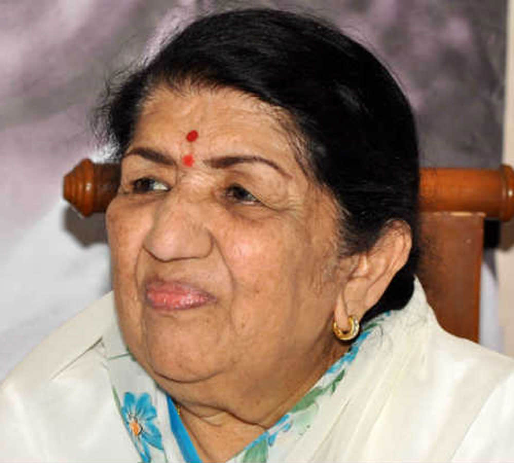 lata mangeshkar is unhappy with atif aslam remix her song chalte chalte