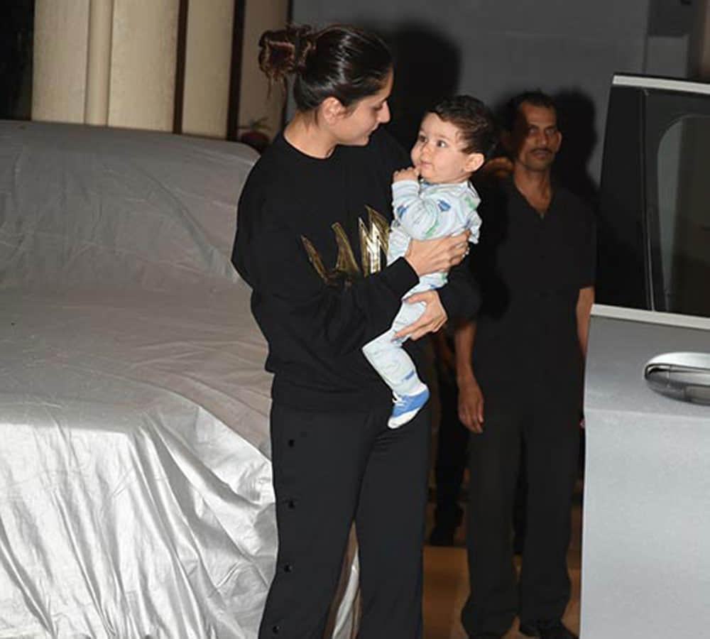 taimur ali khan with kareena kapoor after her birthday party