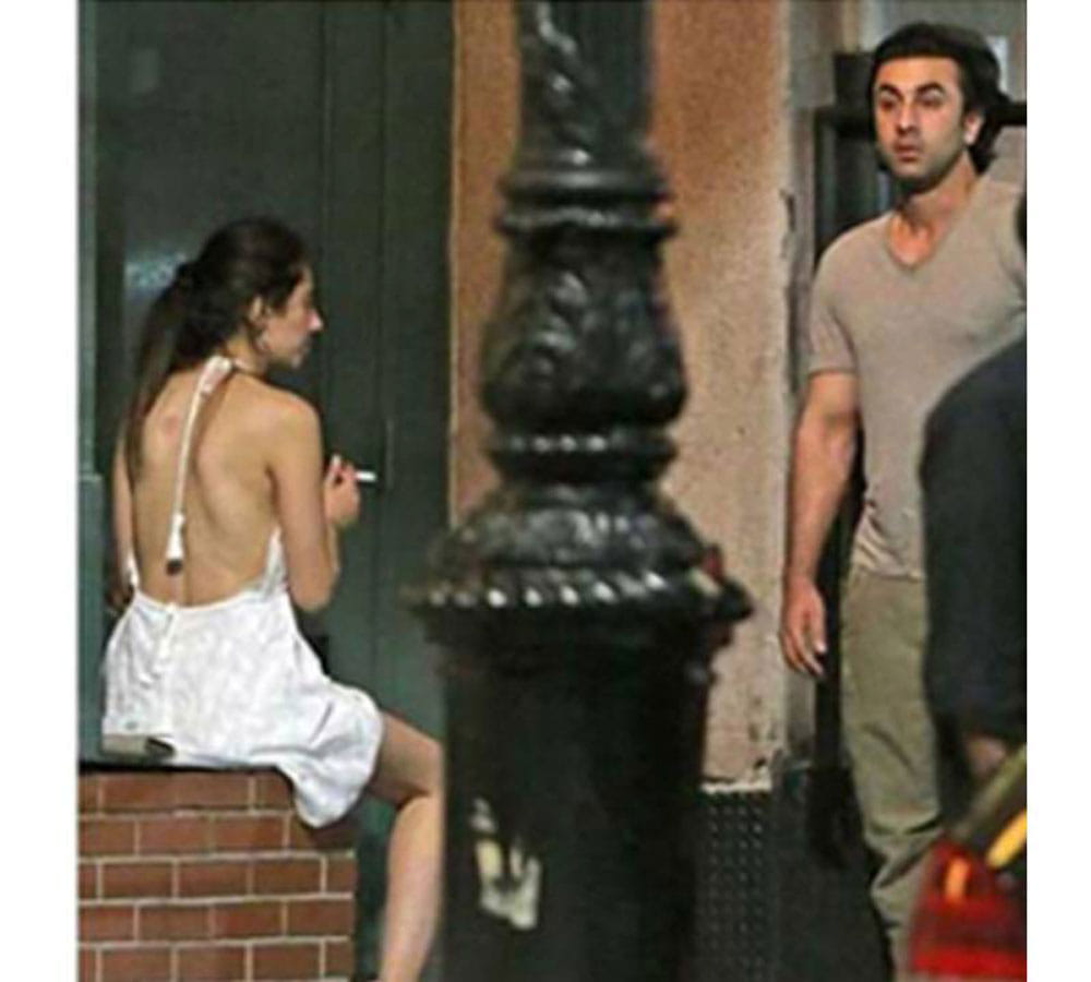 ranbir kapoor and mahira khan smoking latest picture break the internet