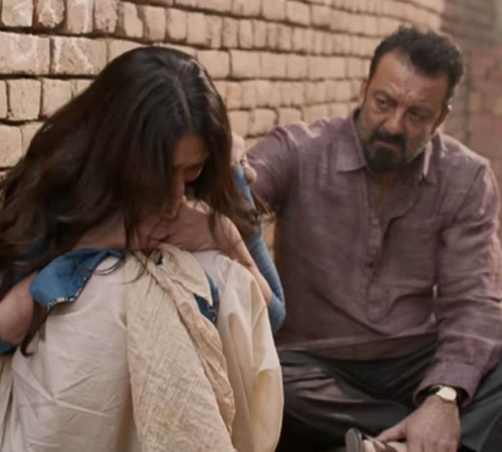 bhoomi movie review of sanjay dutt film 