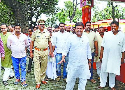 सांसद अजय मिश्र ने किया थाने का निरीक्षण