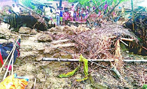 चार घरों में कहर बनकर टूटी बारिश