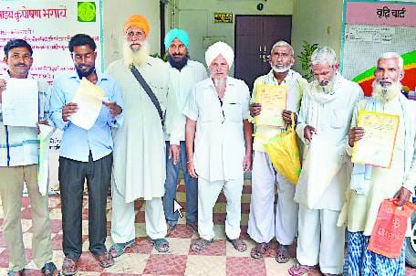 पैसा लौटा चुके किसानों का भी कर्जमाफ