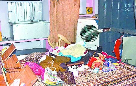 चोरो ने बंद घर से पार किया हजारों का सामान