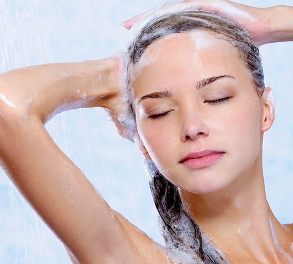 You can nourish your hair without touching oil in your scalp in this easy way