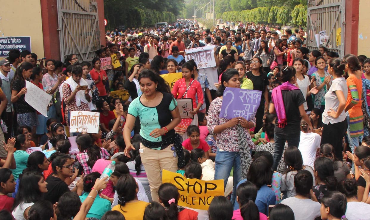 BHU girls protest against molestation second day