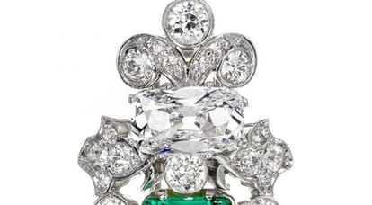 Brooch sold at USD 26000 after truth was revealed