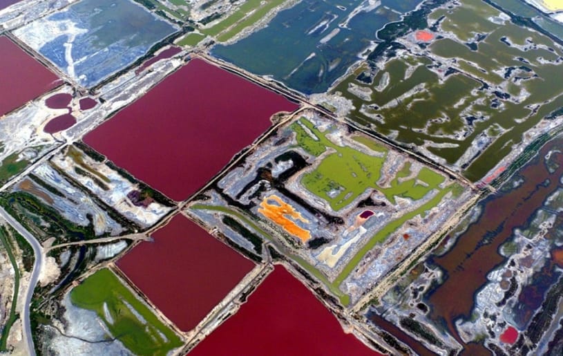 china dead sea turns pink and green, see pictures