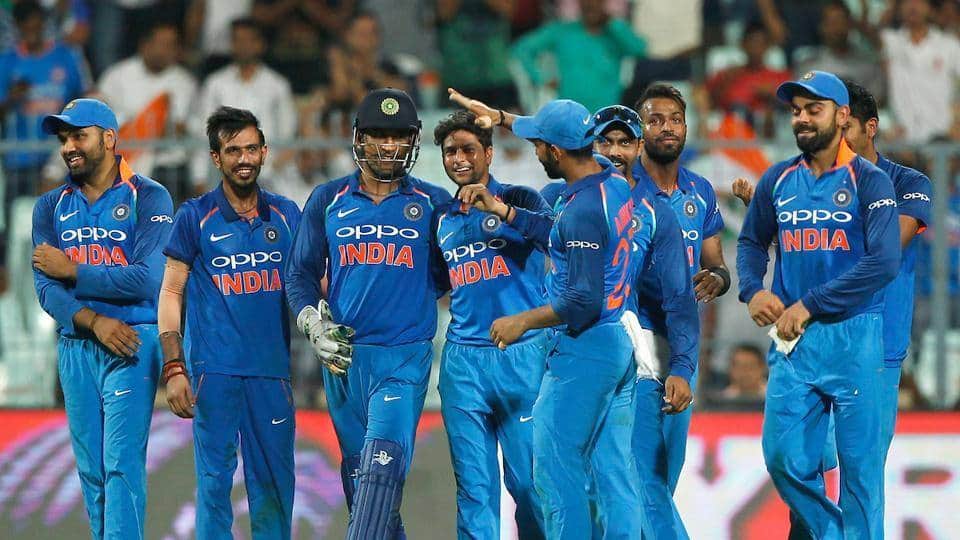 Virat-Dhoni encouraged-Kuldeep Yadav