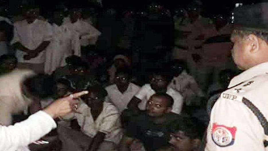 Robbery report against 15-20 policemen including police chief in charge of crime branch