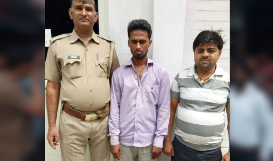 husband killed wife with knife as she use to talk a lot on phone