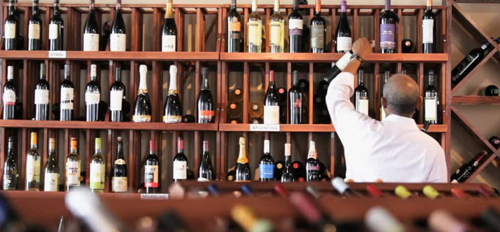four friends stole 26 cases of English liquor in varanasi coronavirus lockdown police arrested all accused