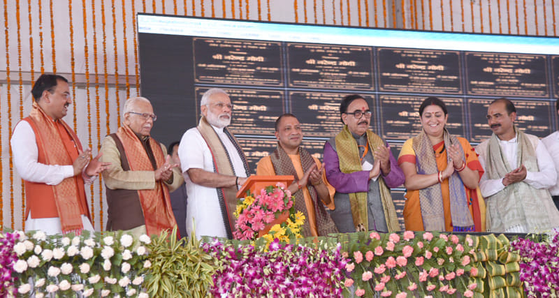 prime minister modi praises yogi adityanath