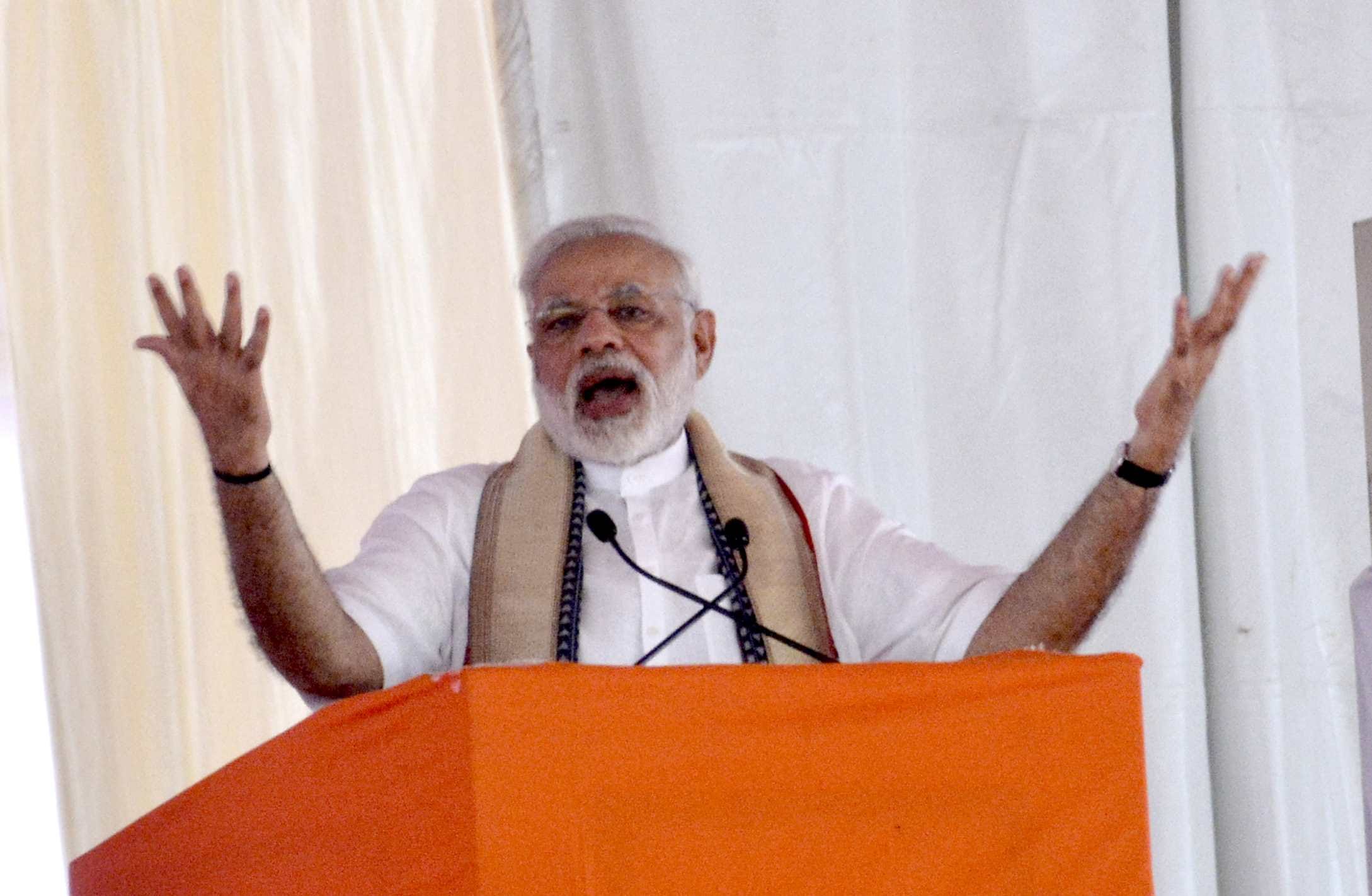 prime minister modi praises yogi adityanath