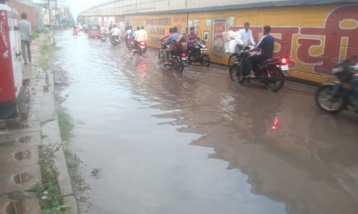 heavy rain disrupted normal life in faridabad