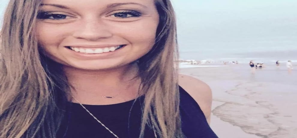 Female teacher sent nude selfies to teen students and make sexual relationship