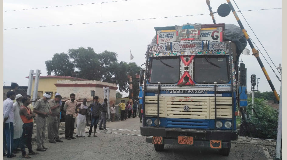 Truck reached on track by breaking barrier