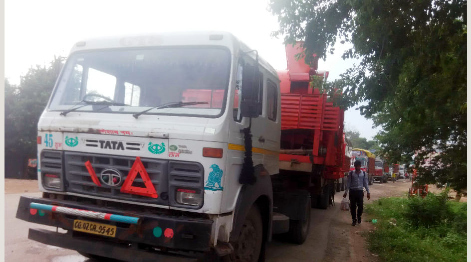 Truck reached on track by breaking barrier