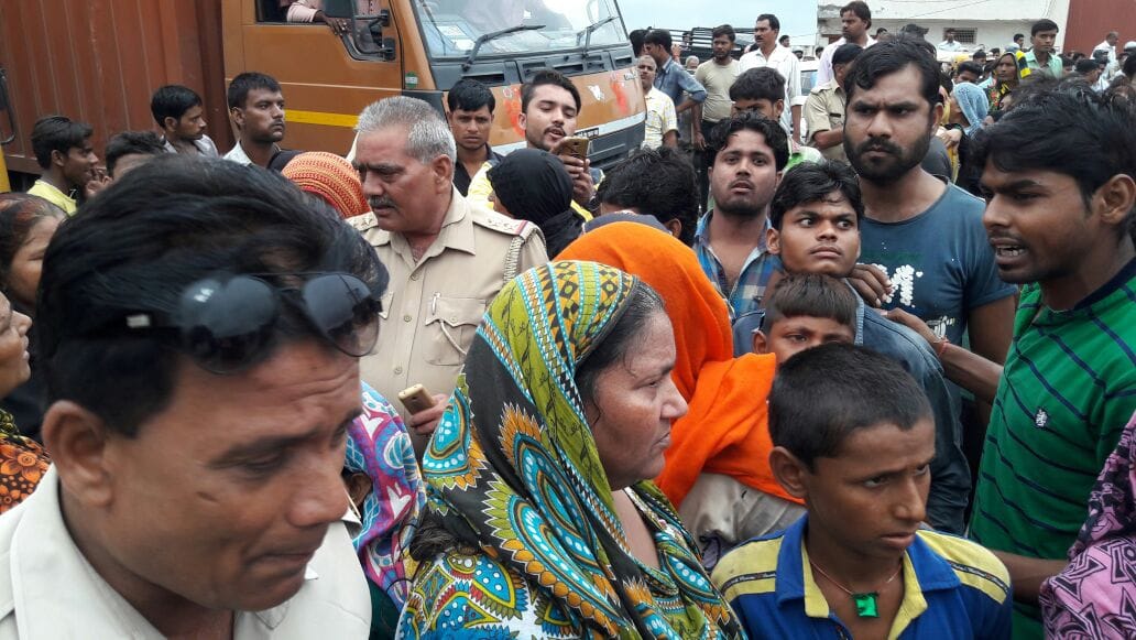 highway jam for water in agra
