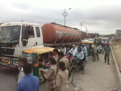 highway jam for water in agra