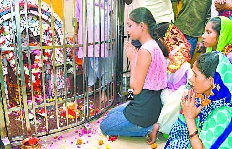 नवरात्र के तीसरे दिन हुई मां चंद्रघंटा की आराधना