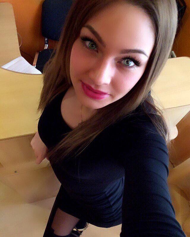 a teacher quit her job after being accused to she is very attractive