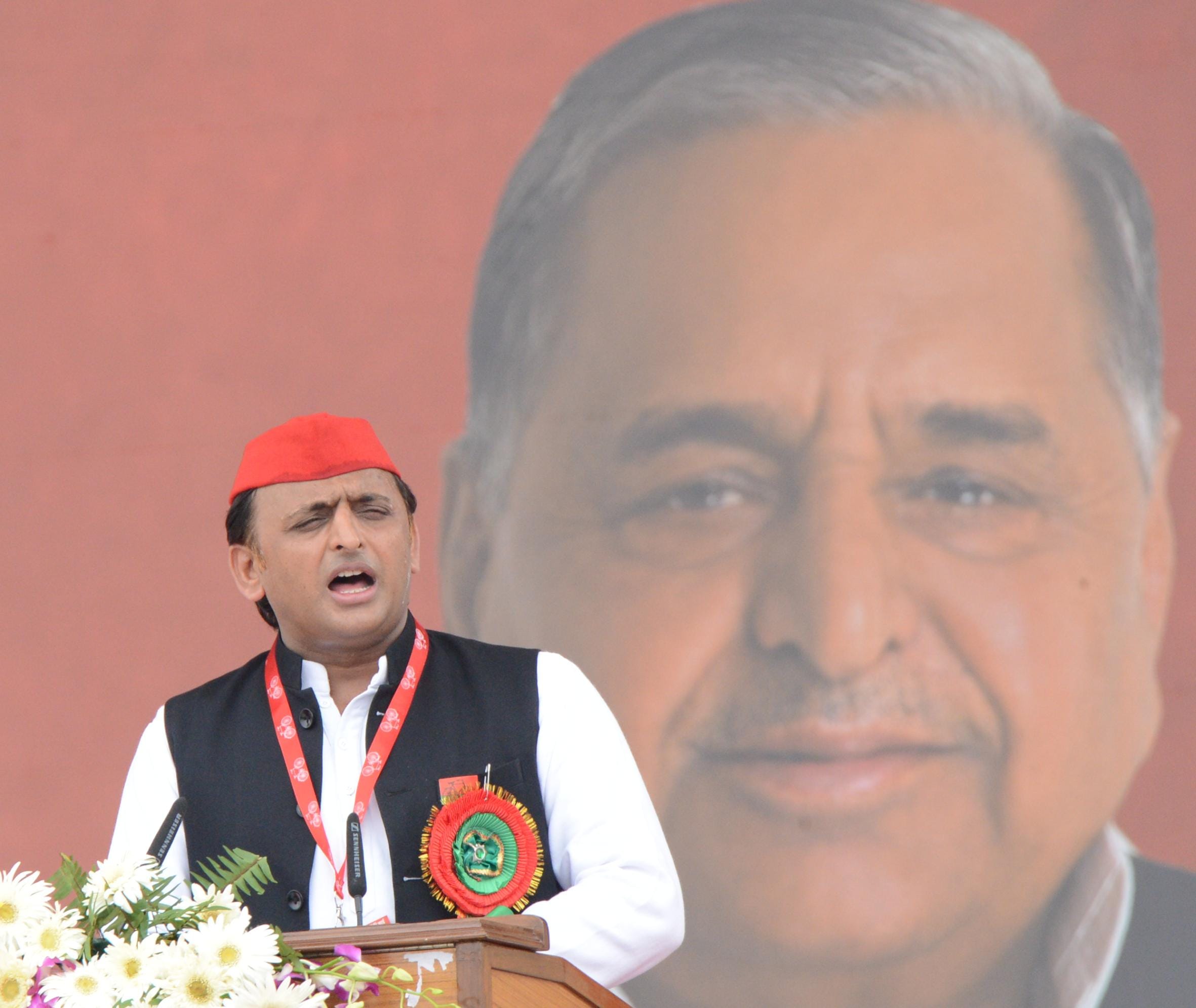 Big points of samajwadi party national meet held in agra.