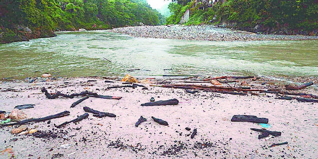 60 trucks sand catching late night raids