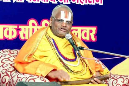 Kaushlendra Prapanacharya Phalahari Maharaj alleged for sexually exploitation