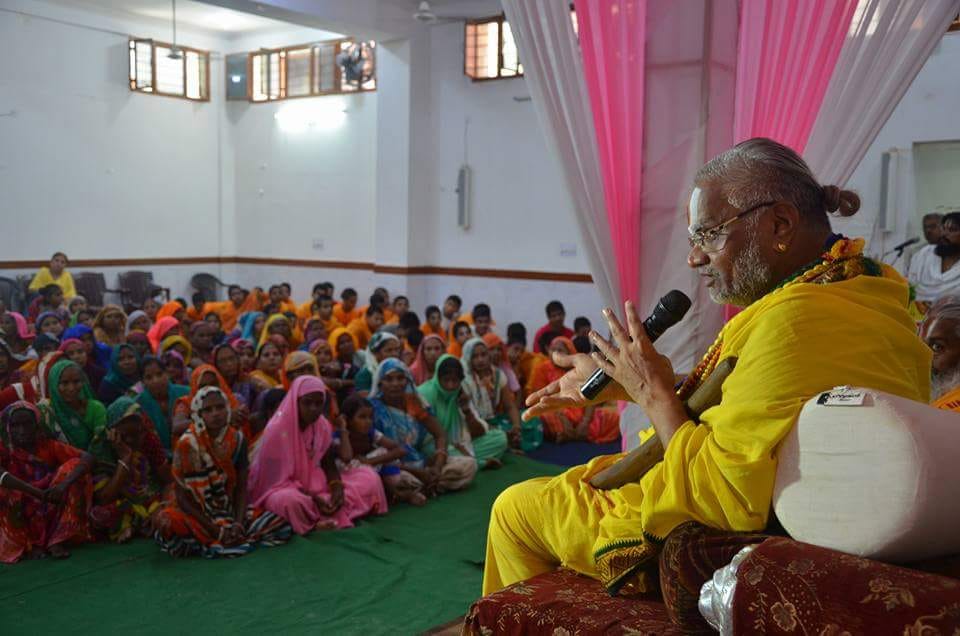 The disciple is now making distance from Falahari Baba