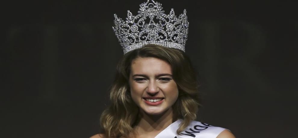 Miss Turkey 2017 lose her crown for a disputed tweet