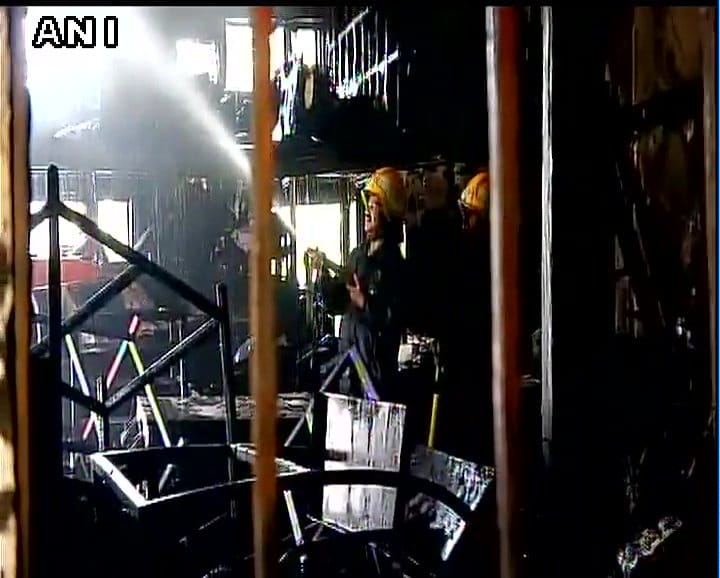  Fire breaks out in a building in Kandivali area of Mumbai