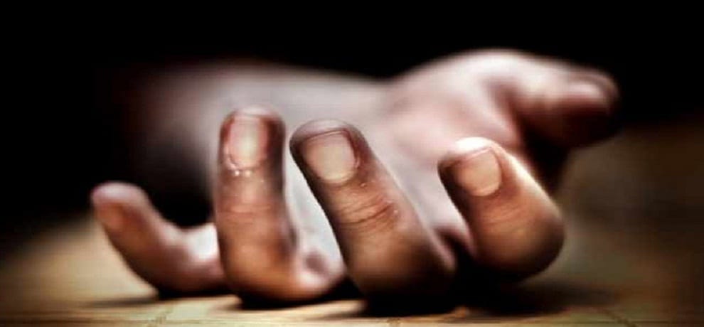  Three people including the priest, who slept in the temple was murdered last night, then looted