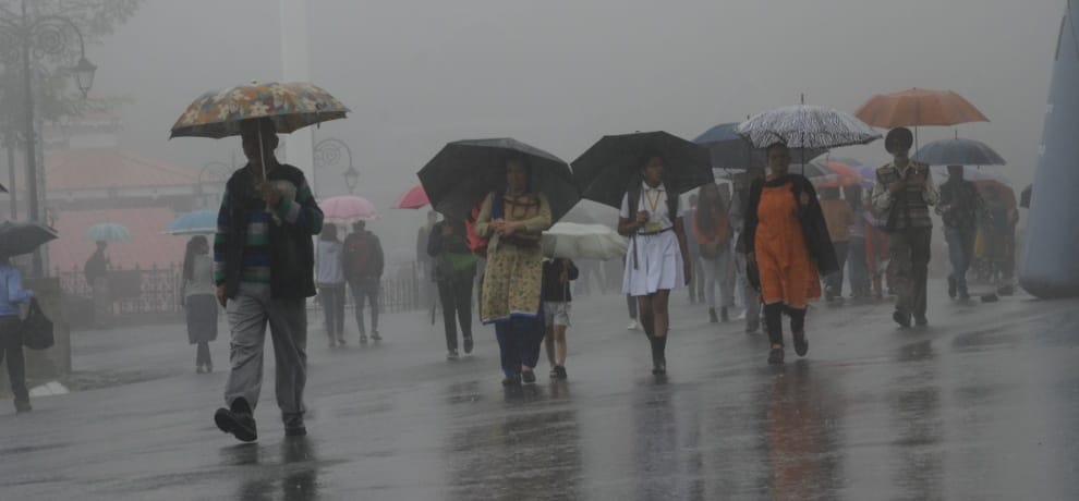 himachal weather heavy rain in all districts and snowfall on peaks