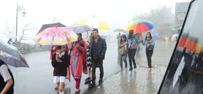 himachal weather heavy rain in all districts and snowfall on peaks