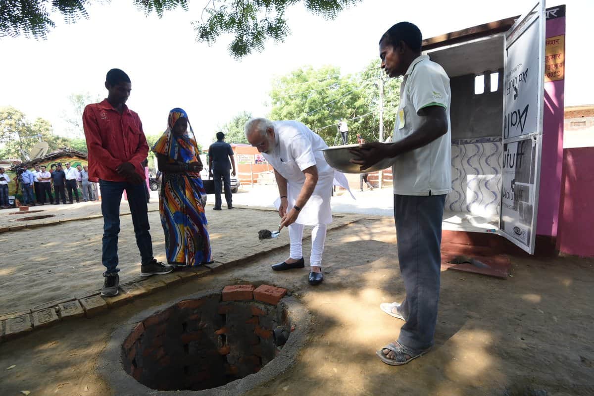Varanasi: PM Modi lays foundation for toilet under Swachh Bharat Abhiyan in Shahanshahpur