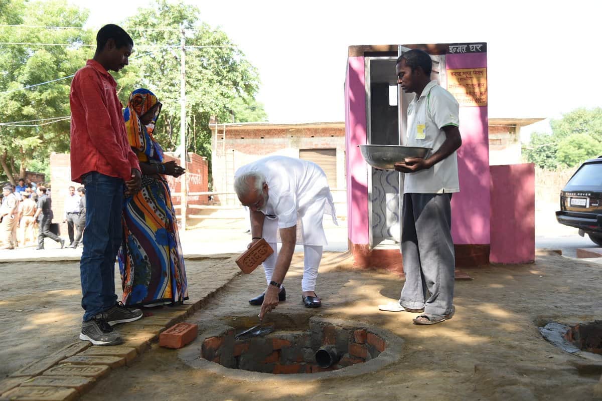 Varanasi: PM Modi lays foundation for toilet under Swachh Bharat Abhiyan in Shahanshahpur