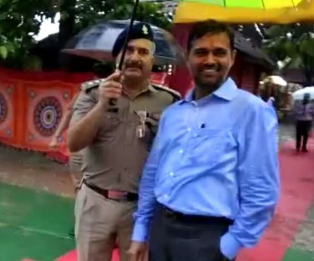 president ramnath kovind son missed by security in haridwar
