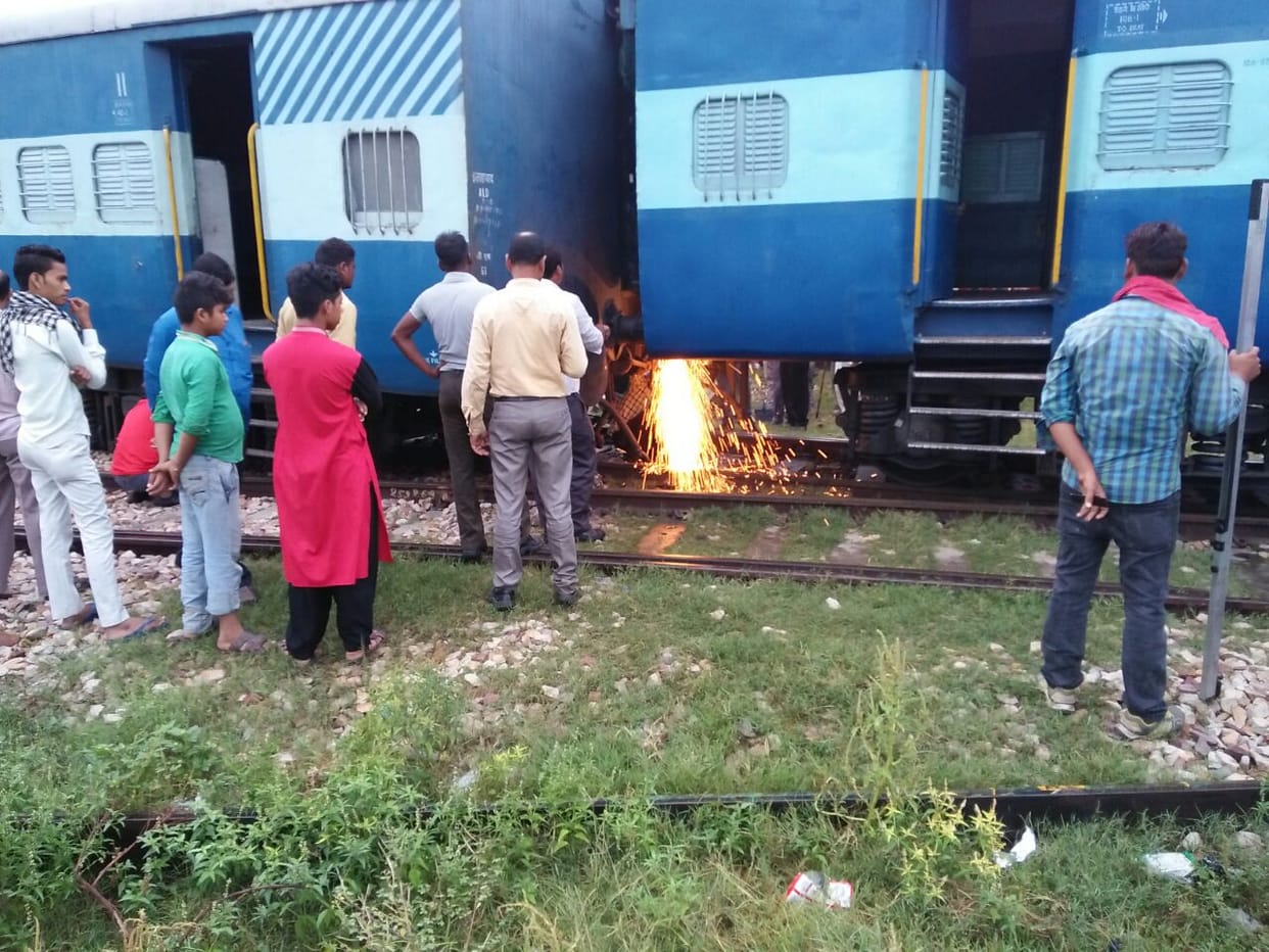 train derail at agra cantt railway station before railway chairman visit 