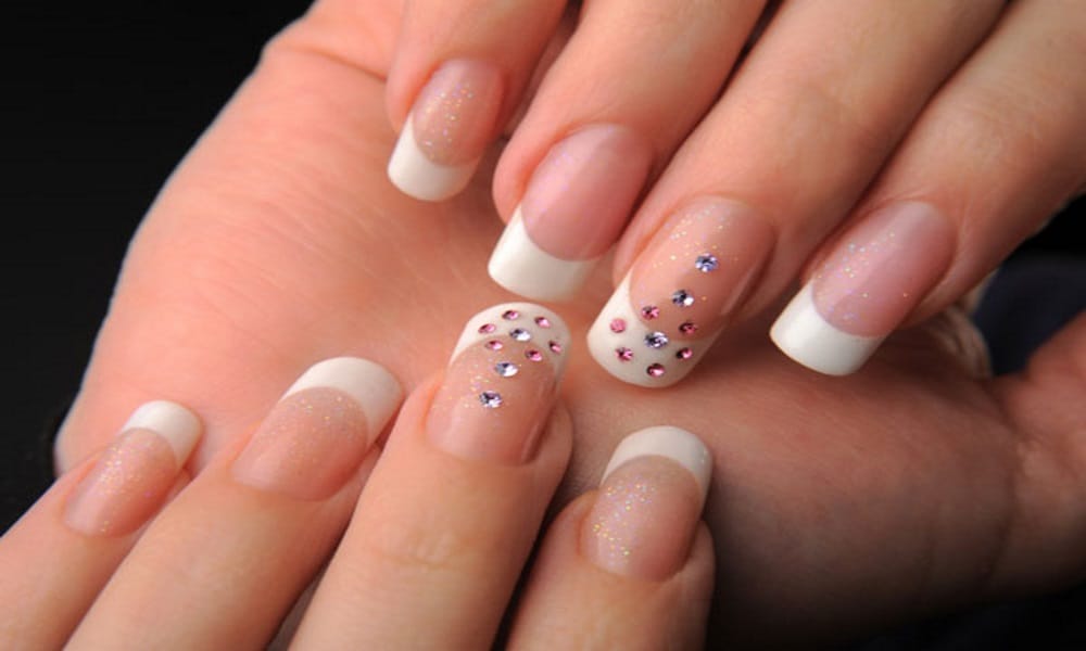 according to palmistry those person Such nails are made on finger is lucky