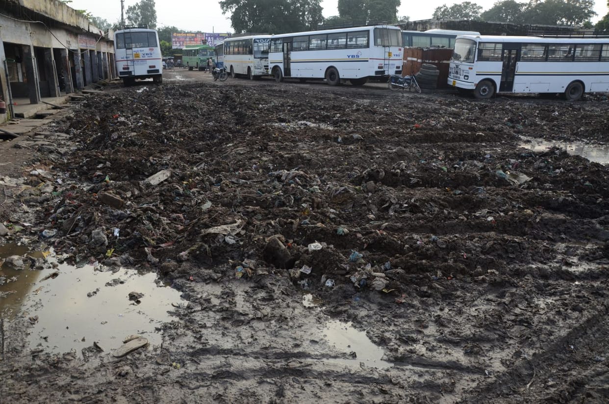Peth closed on the bus stand, the path of Vivek Vihar Colony
