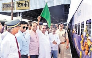 First time to reach the Allahabad Mahamana Express, people watching