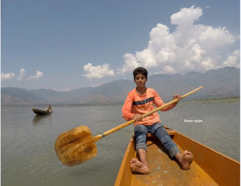  18-year-old Bilal dar for living clean dal lake and put garbage 