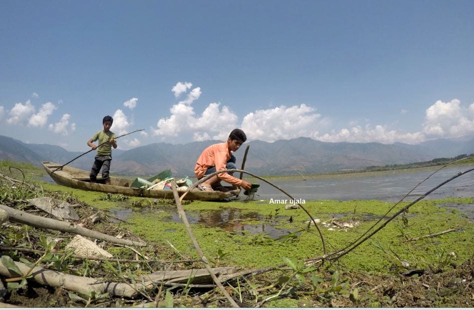  18-year-old Bilal dar for living clean dal lake and put garbage 