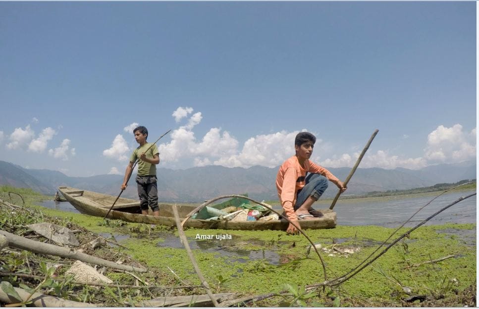  18-year-old Bilal dar for living clean dal lake and put garbage 