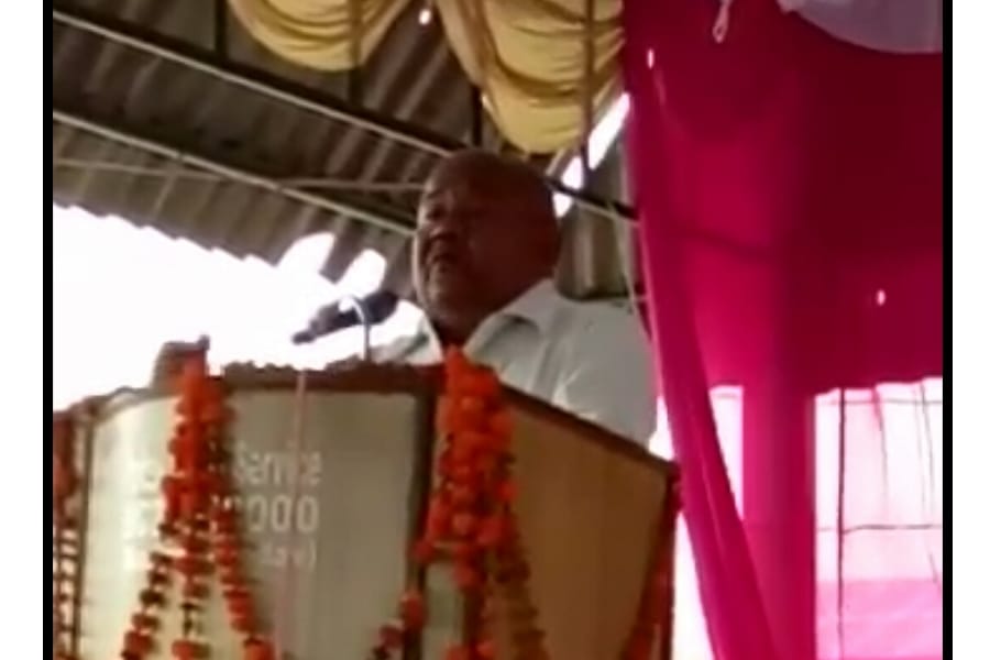 BJP MP warns DM of sitapur.