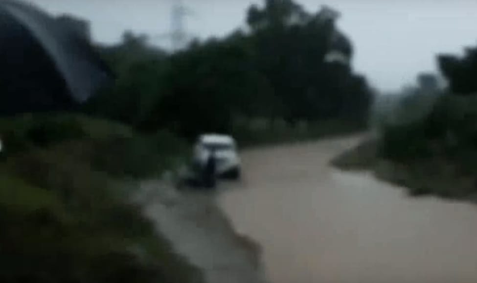 Car swept in heavy flow of river in haridwar