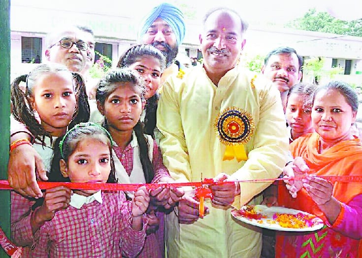 Growing number of students from government schools is worrisome