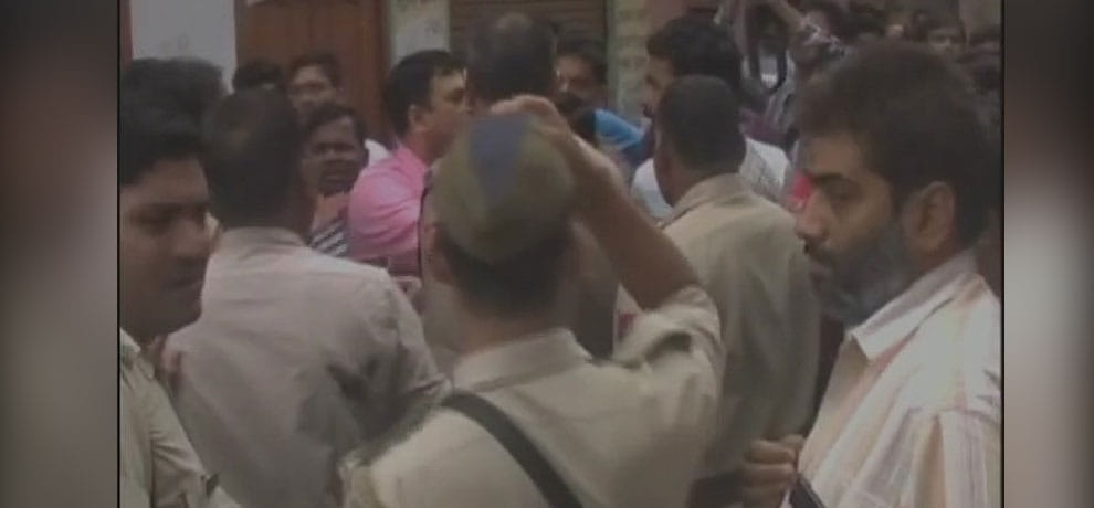 Ruckus situation in hapur Vishwa Hindu Parishad members over an alleged matter of love jihad