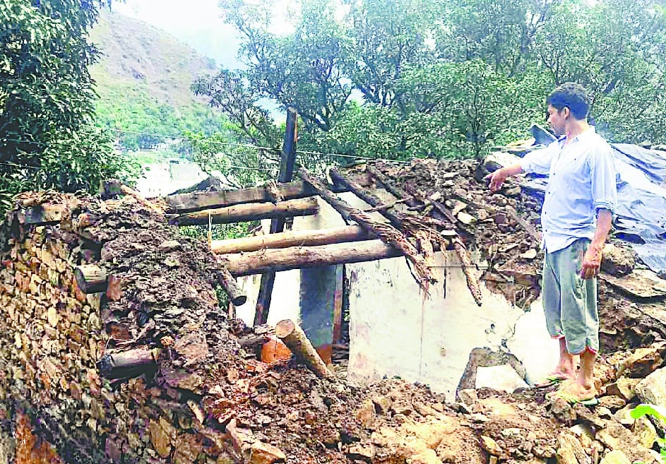 Three houses damaged by torrential rain in Bageshwar